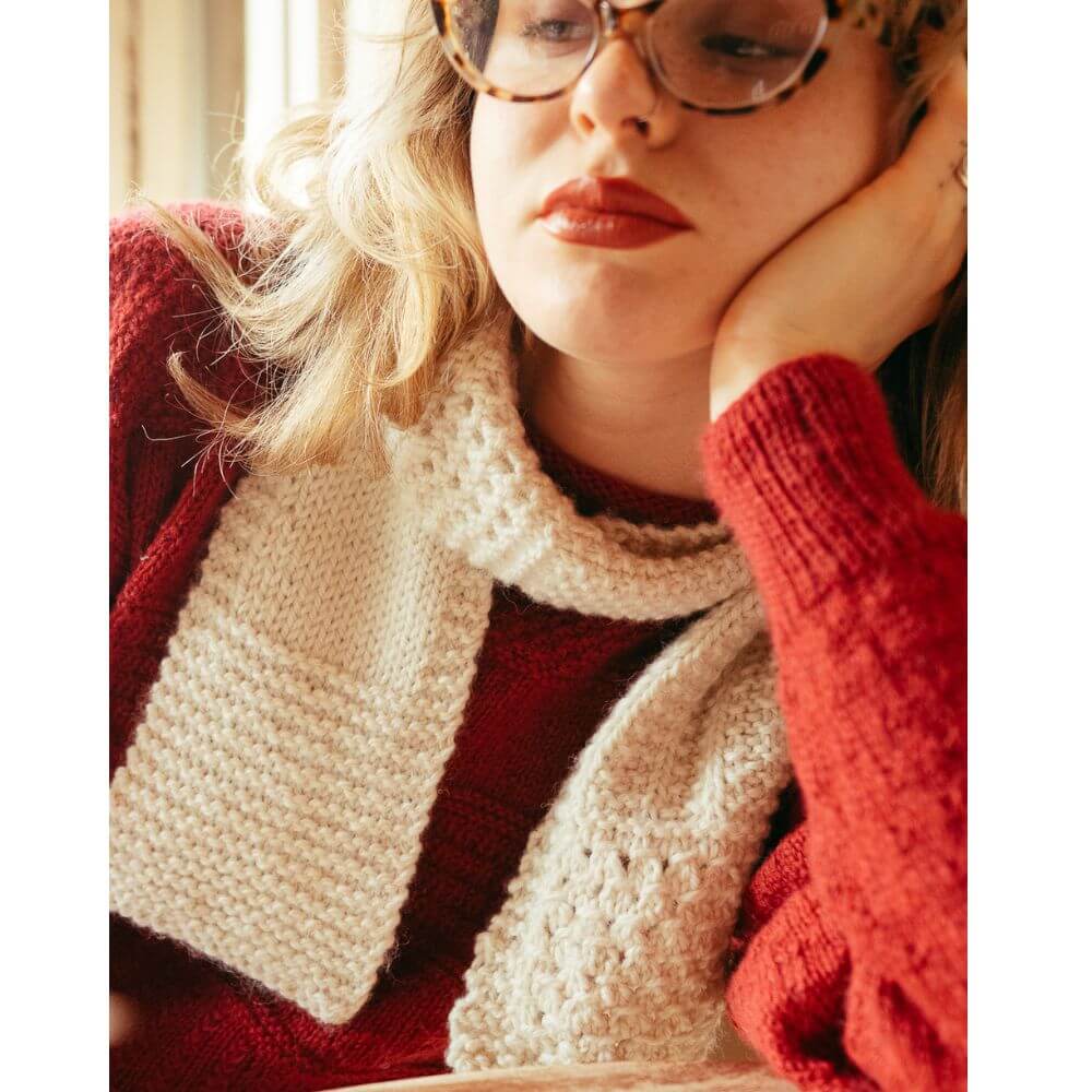 Chunky alpaca knitting kit – Cosy Sampler Scarf shown here on model in Parchment. British & Irish alpaca yarn by Gorgeous Alpacas.