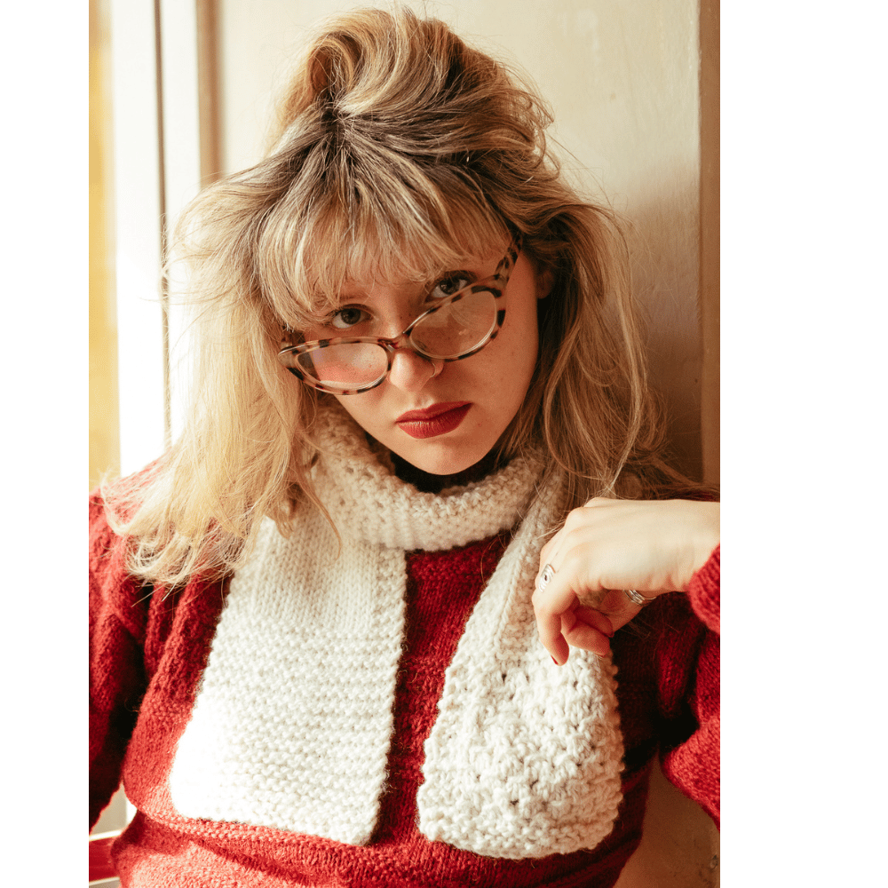 This alpaca wool sampler scarf knitting kit uses alpaca yarn from British and Irish farms. Shown here in Parchment.