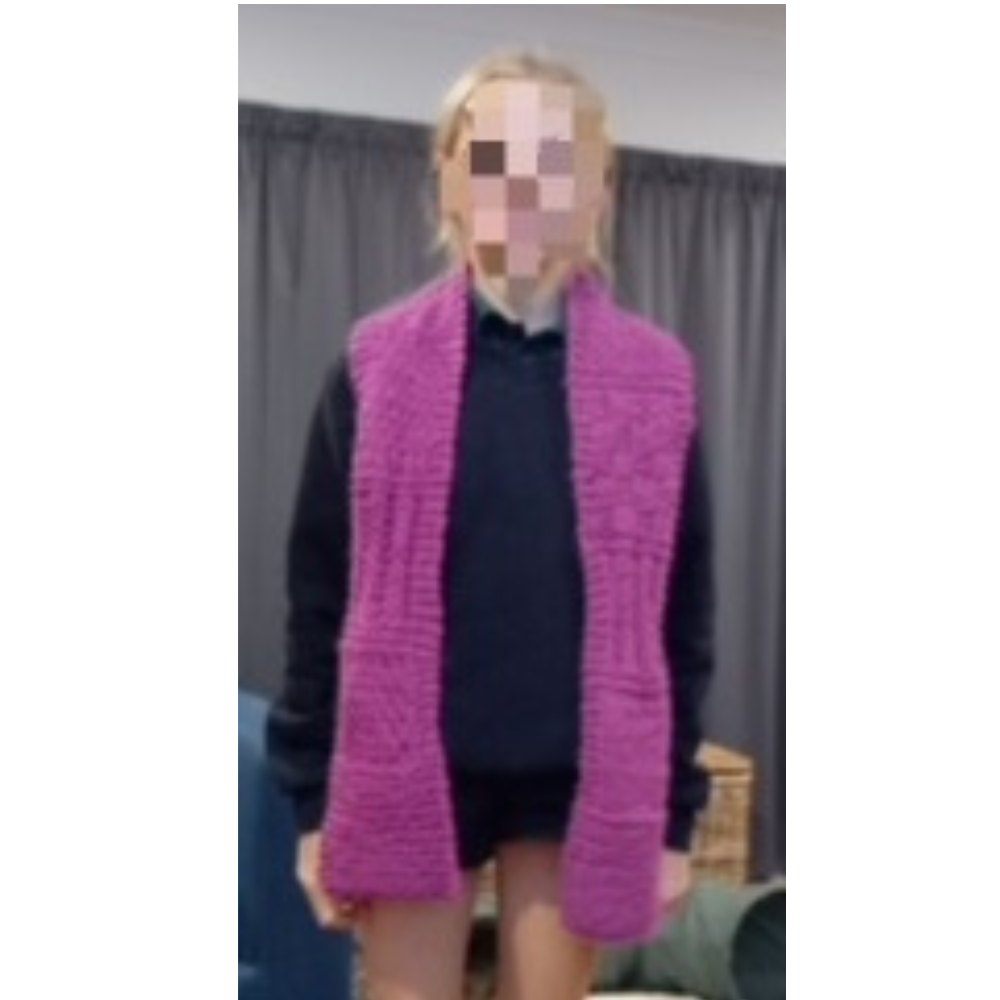 This chunky alpaca wool beginners scarf knitting kit uses alpaca yarn from British and Irish farms.It uses single pointed needles and we can include lovely bamboo knitting needles.