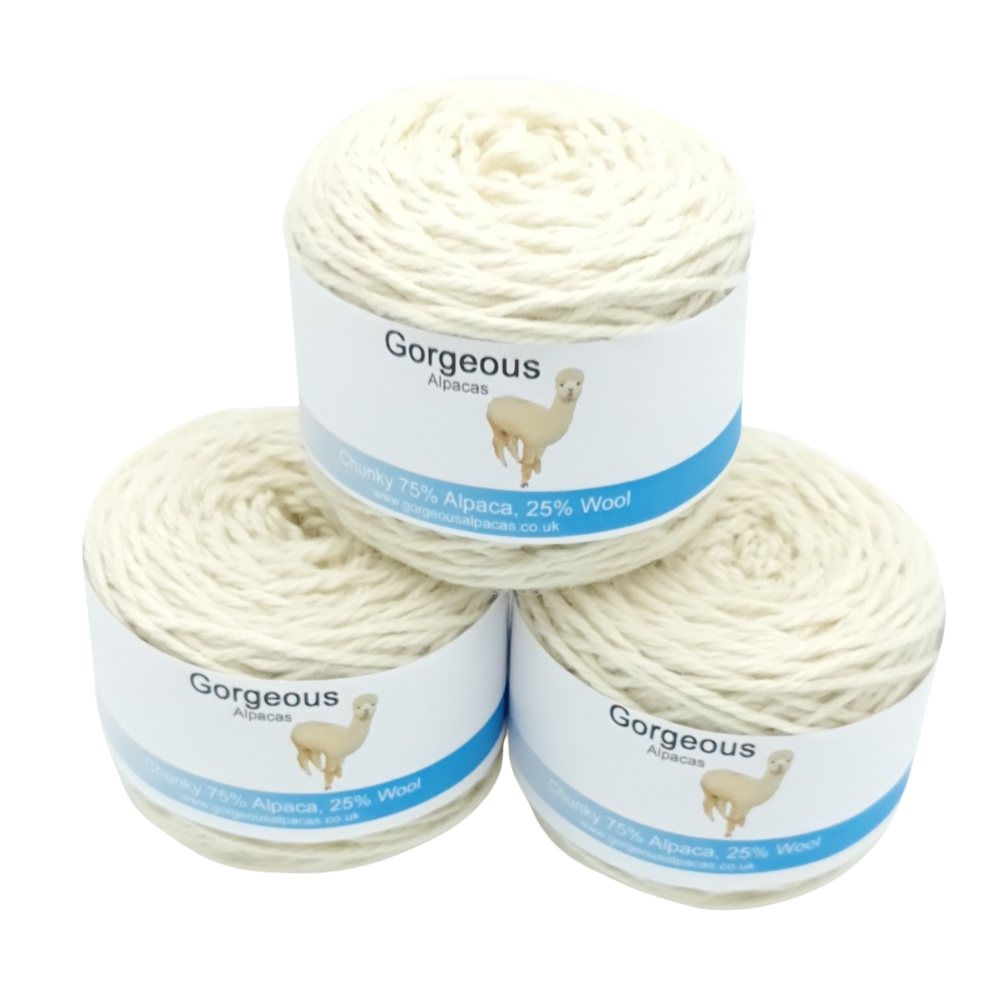 Aran alpaca wool in natural undyed off-white from Peru