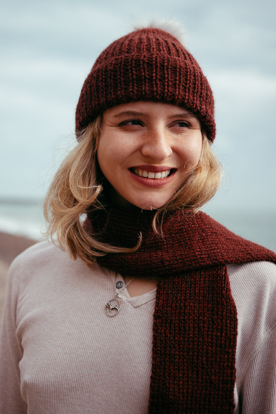 This alpaca wool knitting kit uses alpaca yarn from British and Irish farms. Shown here in speckledy red