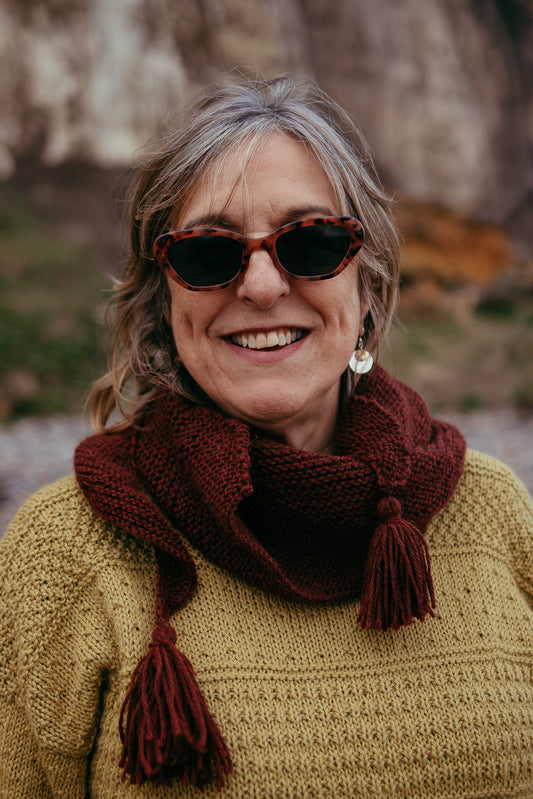This alpaca wool shawl knitting kit uses alpaca yarn from British and Irish farms