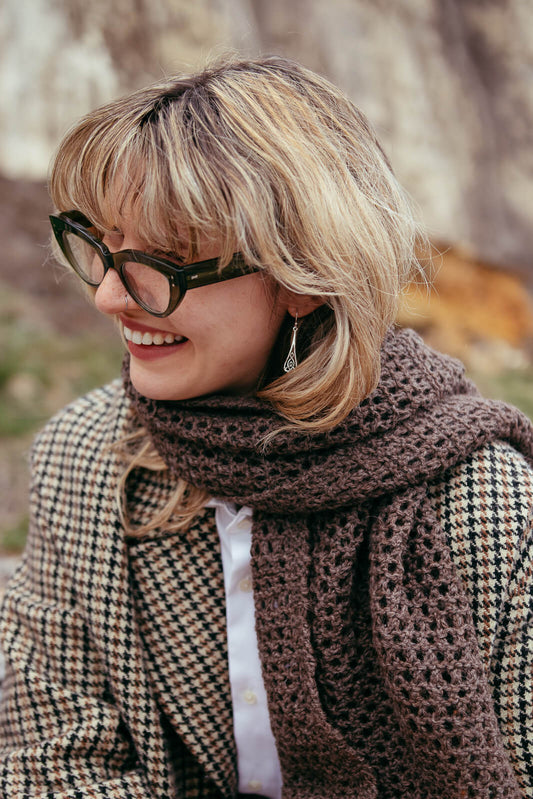 This alpaca wool shawl or wrap knitting kit uses alpaca yarn from British and Irish farms.