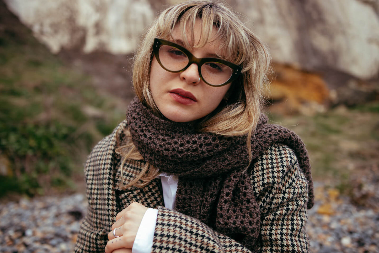 This alpaca wool shawl or wrap knitting kit uses alpaca yarn from British and Irish farms.