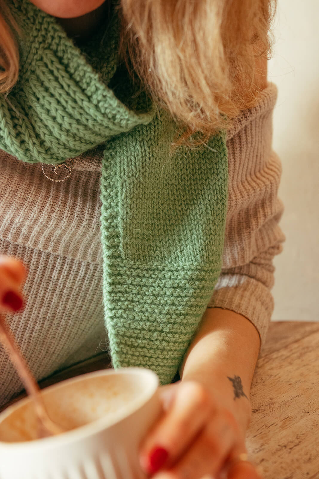 This alpaca wool sampler scarf knitting kit uses alpaca yarn from British and Irish farms.