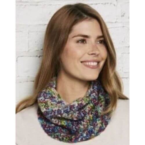 Manos Alegria Grande cowl knitting kit worn by model