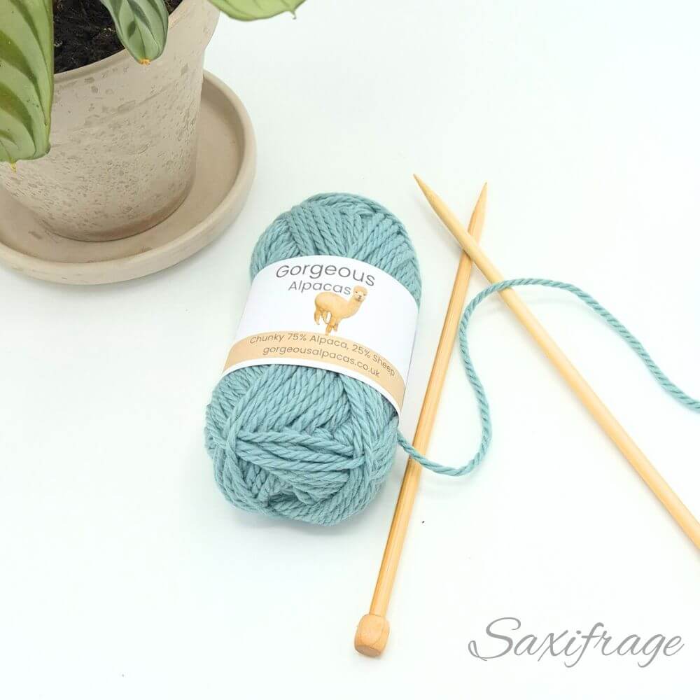 Chunky alpaca yarn from British & Irish alpaca farms shown here in Saxifrage.