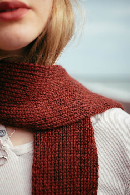 This alpaca wool ribbed scarf knitting kit uses alpaca yarn from British and Irish farms. Shown here in speckledy red